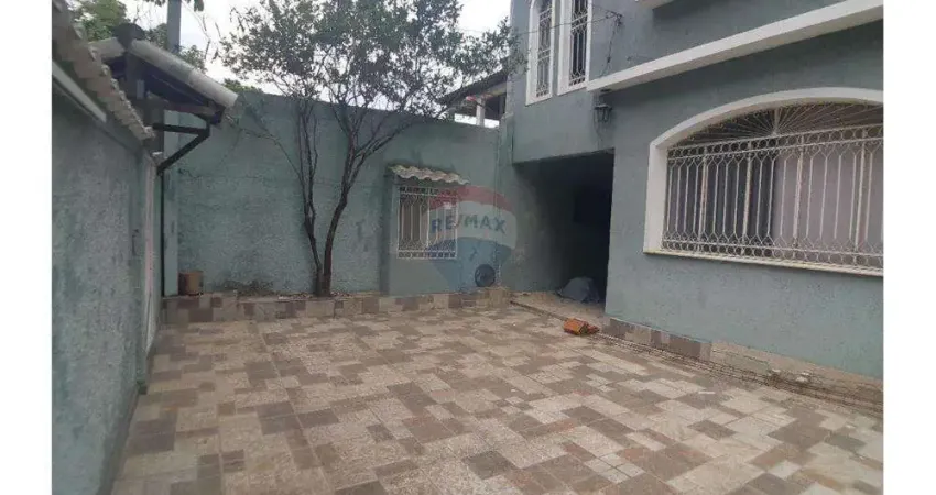 Casa bifamiliar, 4 quartos, piscina, churrasqueira em campo grande-rj
