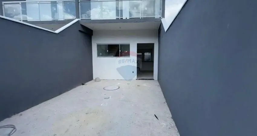 Casa geminada em condomínio com 2 quartos em campo grande, rj