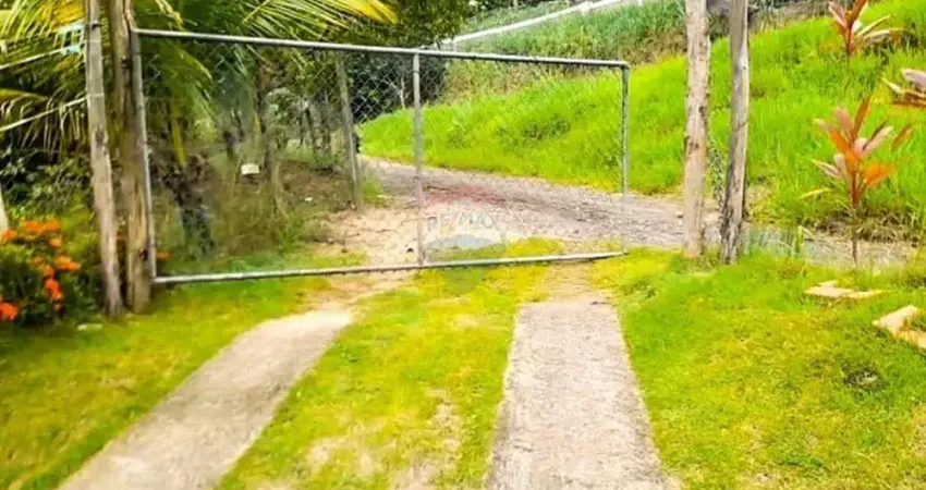 Sítio com 4900 m² área, casa com 2 quartos sendo 1 suíte, espaço gourmet e piscina