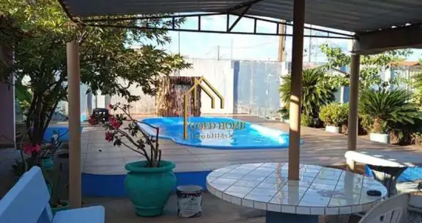 Casa á venda com piscina e área gourmet no bairro petrópolis em várzea grande