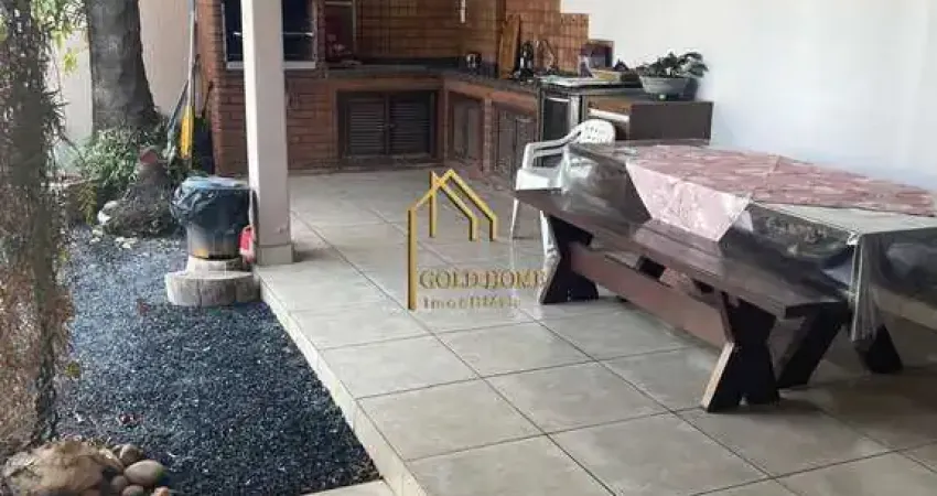 Vendo casa com planejados no recanto dos pássaros prox. ao comper belvedere