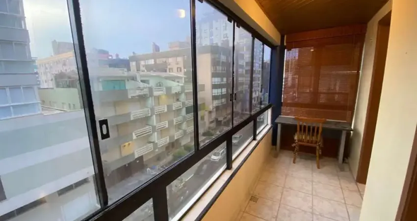 Apartamento 2 dormitórios amplo de frente com varanda no centro capão da canoa