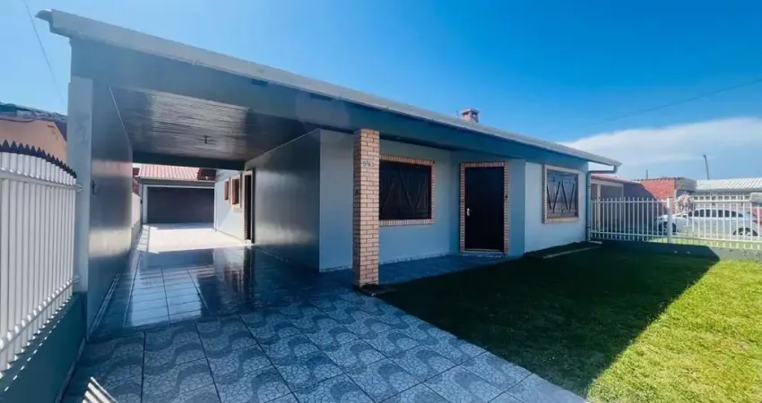 Casa 4 Dormitórios com Quiosque e Churrasqueira em Xangri-Lá