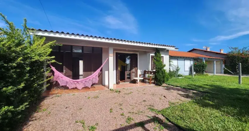 Casa com 2 quartos à venda na Avenida Interbalneários, 572, Rainha do Mar, Xangri-Lá