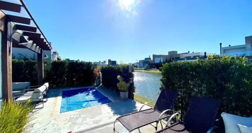 Exclusividade Beira-Lago no Condomínio Riviera – Pronta para Morar