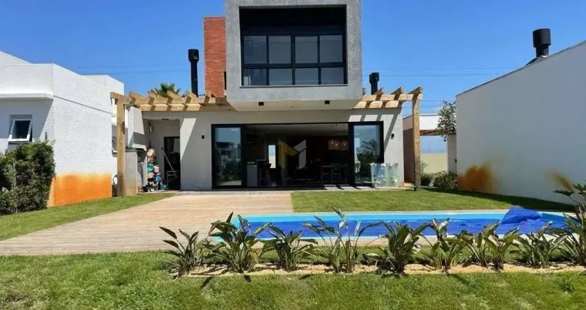 Sobrado com Piscina, mobiliado no condomínio Riviera em Xangri-lá RS
