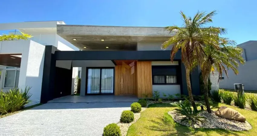 Casa térrea nunca habitada com vista lago em condomínio fechado em Xangri-lá