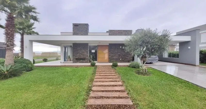 Casa de esquina mobiliada e decorada em condomínio Náutico Lagoa do Passo