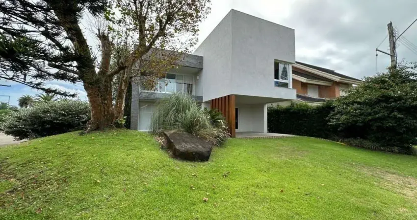 Sobrado mobiliado de esquina com 5 suítes em condomínio a beira mar de Xangri-lá