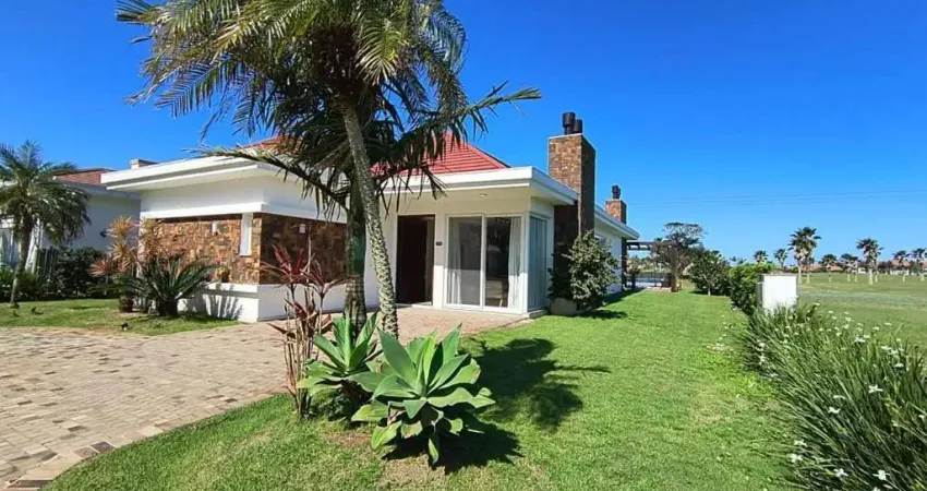 Casa térrea com 5 dormitórios no condomínio Green Village em Xangri-lá RS