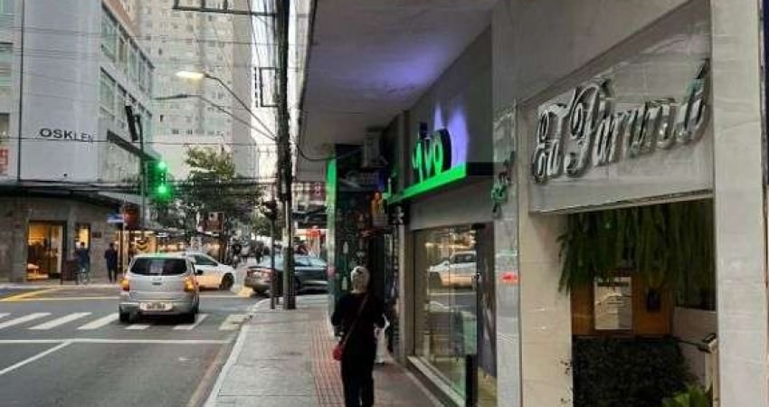 Apartamento à venda, em Balneário Camboriú na Av. Central por R$ 980.000  com 2 dormitórios.
