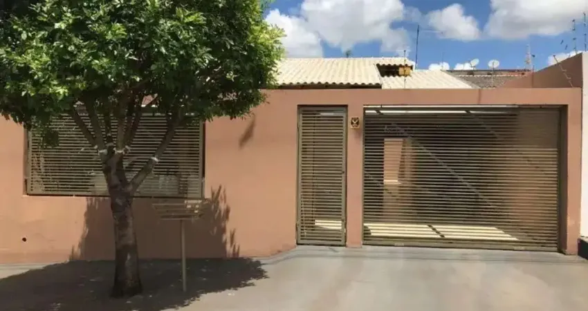 Casa á venda no Bairro Itapoá, com 2 dormitórios e 110m² úteis - R$410.000,00