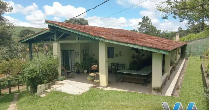 Chácara exclusiva com residência principal, casa de hóspedes e lago