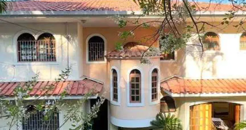 Casa apta para financiamento com 4 suítes e vista permanente para o mar em terreno de 900m² no bai