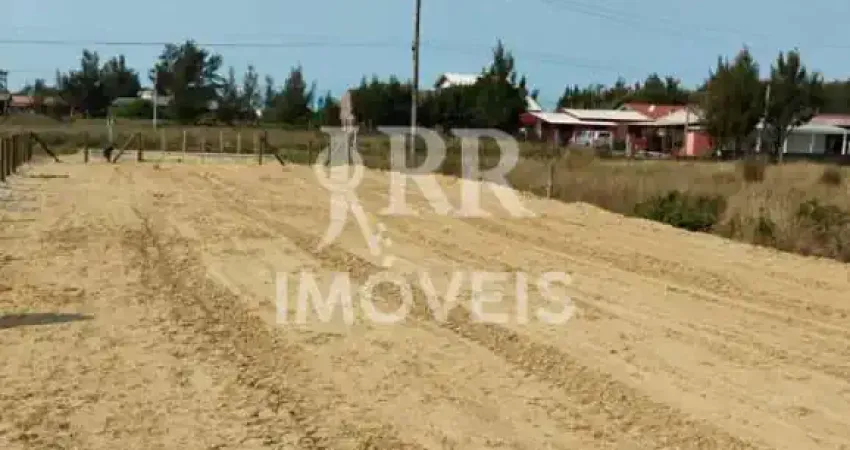 Terreno 12x39, escriturado, lado mar, localizado em tramandaí