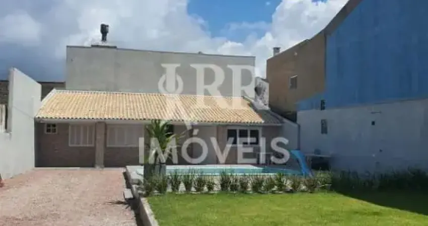 Casa de alvenaria, três dormitórios sendo um suíte, localizado no centro