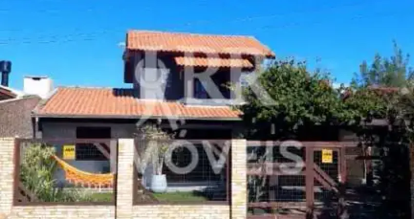 Imóvel de alvenaria, mobiliado, quatro dormitórios sendo um suíte, localizado em imbé