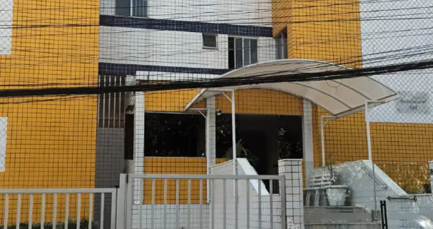 03 vendo -apartamento na armação, 2/4 , próx da orla, excelente localização!!