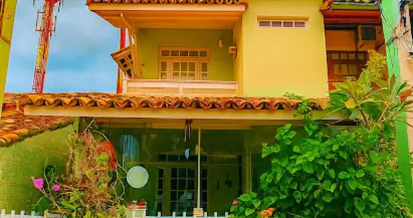 19/ vendo -casa em stella maris (em frente à praça), condomínio fechado, 4 quartos, 4 suites