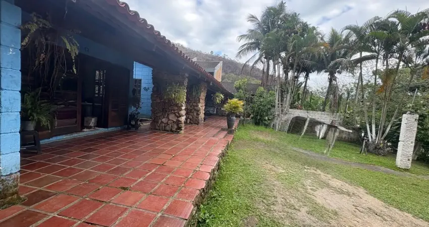 Oportunidade casa em terreno grande na martim de sá caraguatatuba