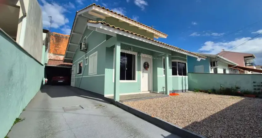 Casa com 3 quartos à venda na Rua das Goiabeiras, 106, Madri, Palhoça