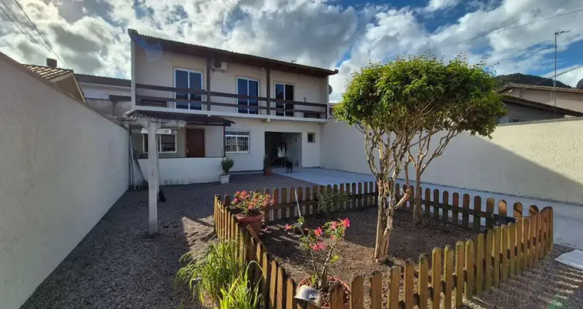 Casa com 3 quartos à venda na Rua das Pitangueiras, 135, Madri, Palhoça