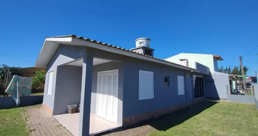 Excelente casa de esquina a poucos metros da praia, aceita financiamento bancário