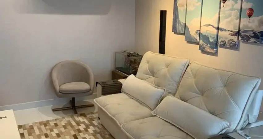 Decorado e mobiliado com arquiteta. andar alto. varanda com vidro.