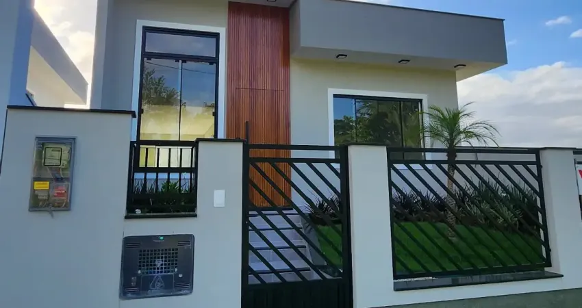 Casa encantadora com quatro dormitórios localizada no lisboa iii, em forquilinhas, ideal para quem busca espaço, tranquilidade e bem-estar