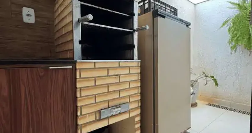 Apartamento à venda com, 2 dormitórios, 1 suíte, cozinha com armários, área gourmet, 2 quintais, di