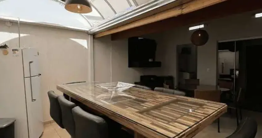 Sobrado à venda com, 3 dormitórios, 1 suíte, 2 banheiros, área gourmet, 3 vagas garagem, no bairro