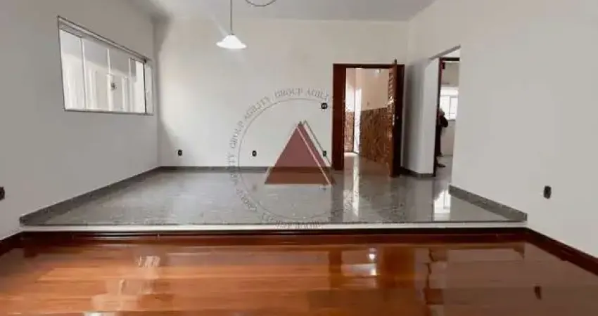 Sobrado à venda, com 4 dormitórios (sendo 2 suítes), 3 banheiros, sala de tv, cozinha com sala de j