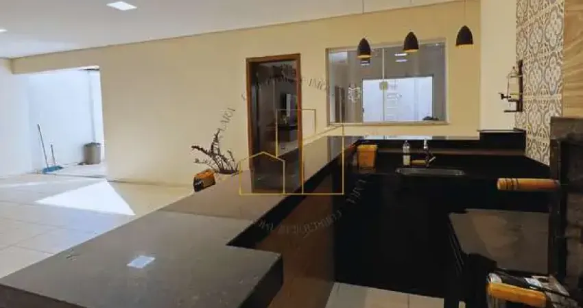 Casa á venda com 3 dormitórios (1 suíte com closet e jardim de inverno), garagem p/ 3 carros, área