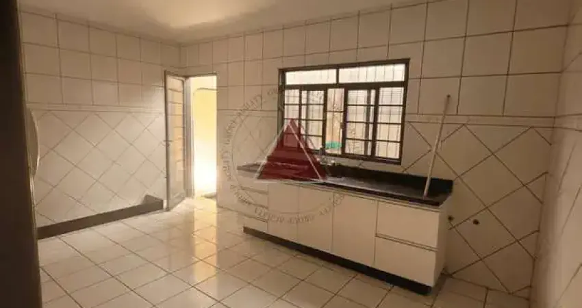 Casa à venda com, 3 dormitorios sendo 1 suíte, sala ampla, cozinha, 3 vagas cobertas, com edícula,