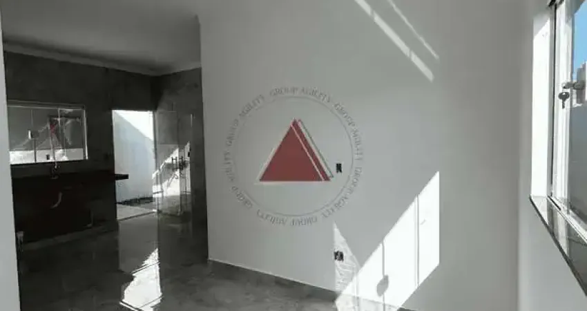 Casa à venda com, 2 dormitórios, sala, cozinha, banheiro, espaço para ampliação e área de lazer, no