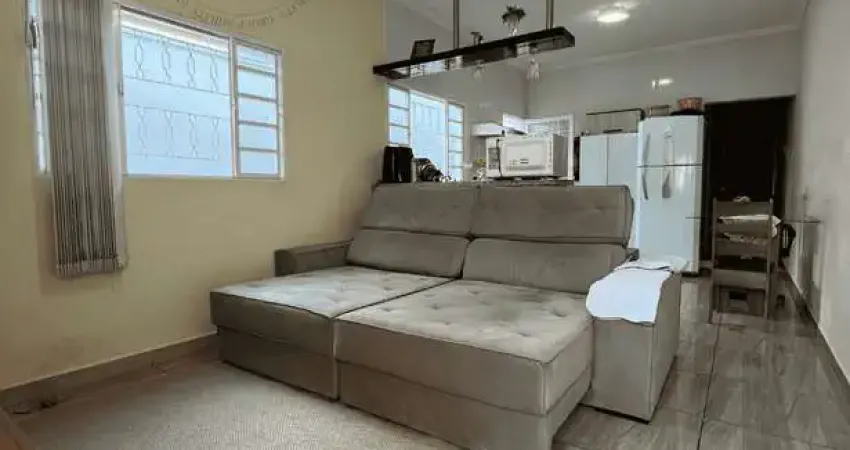 Casa à venda com, 2 dormitórios, 1 banheiro, 2 vagas garagem, sala tv, cozinha ampla, no bairro res