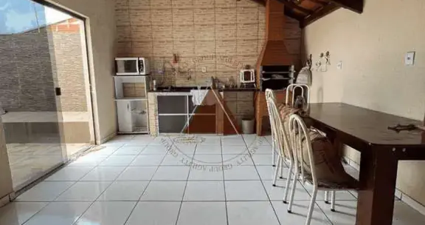 Casa à venda com 2 dormitórios, banheiro social, piscina, fogão a lenha e churrasqueira, no airro: