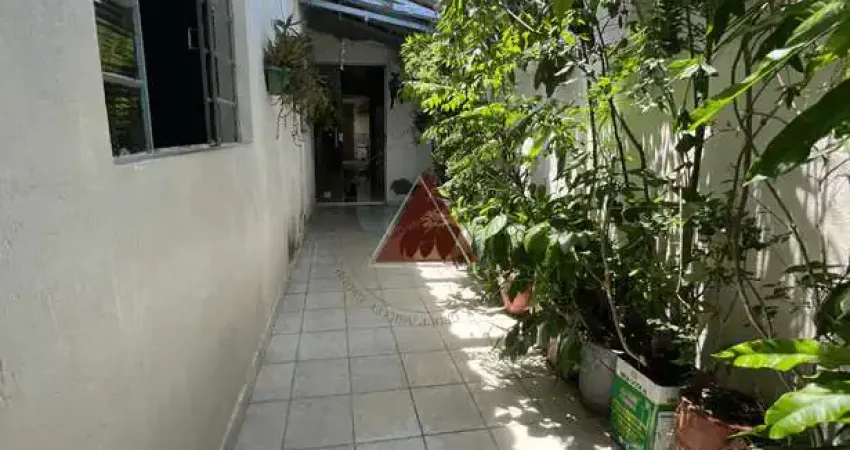 Casa à venda, com 3 dormitórios, salas de tv e jantar, área gourmet (nova) e casa central. analisa