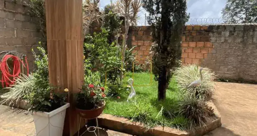 Chácara á venda co 3 dormitórios (sendo um suíte), sala de tv, pomar com 40 tipos de arvores fruti