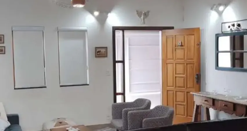 Sobrado à venda com, 3 dormitórios, 1 suíte, 3 vagas de garagem, churrasqueira, varanda, no bairro