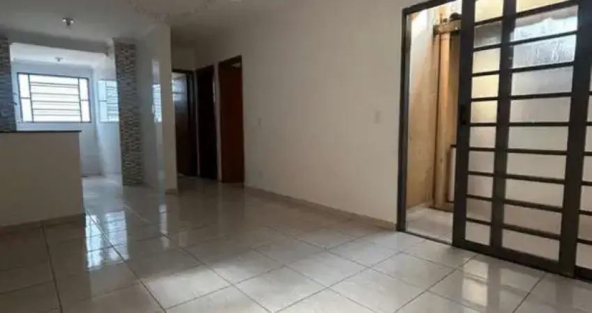 Apartamento para locação com, 2 Dormitórios, 1 Banheiro, 1 Vaga de Garagem, Varanda, Quintal, No Ba