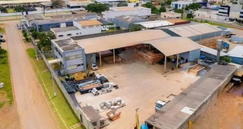 Terreno no scia com 2.646m², com um galpão de 900m². inf.: (61) 9.8300-2010.