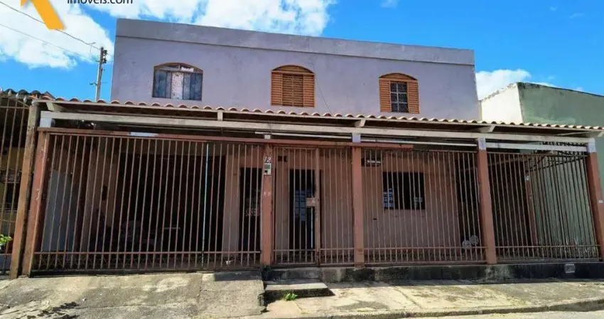 Casa duplex (sobrado) + casa de fundo, 7 quartos no total. inf.: (61) 9.8300-2010