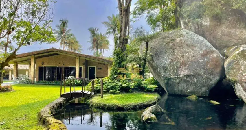 Perto da praia - Casa à venda com 3 dormitórios - Espaço gourmet - 6 vagas - Jardim Guaiuba - Guarujá/SP