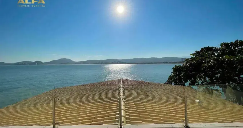 Casa na praia, condomínio fechado, frente mar, 3 suítes, lazer, Península, Guarujá.