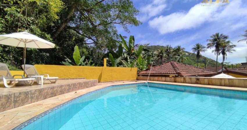 Casa na praia, Condomínio fechado, 3 suítes, Piscina, Churrasqueira, Albamar, Guarujá.