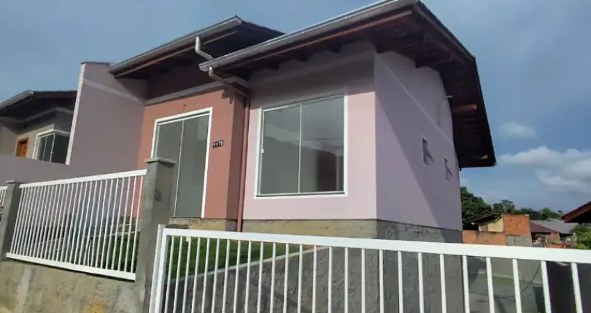 Casa em pilotis à venda na estrada das areias — localização estratégica, alto padrão de acabamento e proximidade total ao centro de indaial.