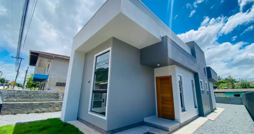 Localizada no bairro carijós, em indaial, esta casa une qualidade construtiva, planta funcional e uma das localizações mais estratégicas da cidade.
