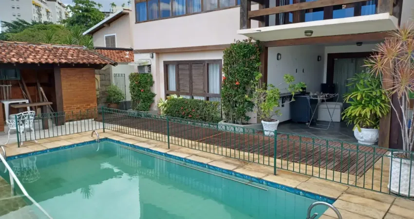 Excelente casa no jardim uruçanga, 5 quartos com 4 suítes, piscina e churrasqueira. freguesia