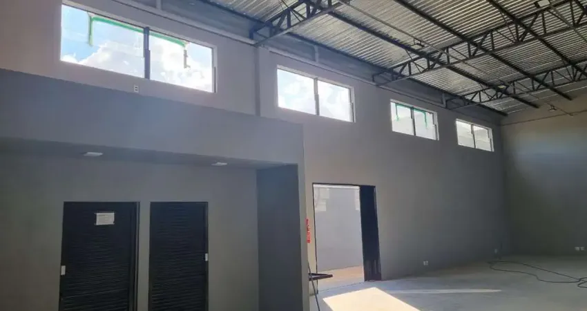 Salão comercial amplo – 216m² + mezanino | próximo ao figueira ii